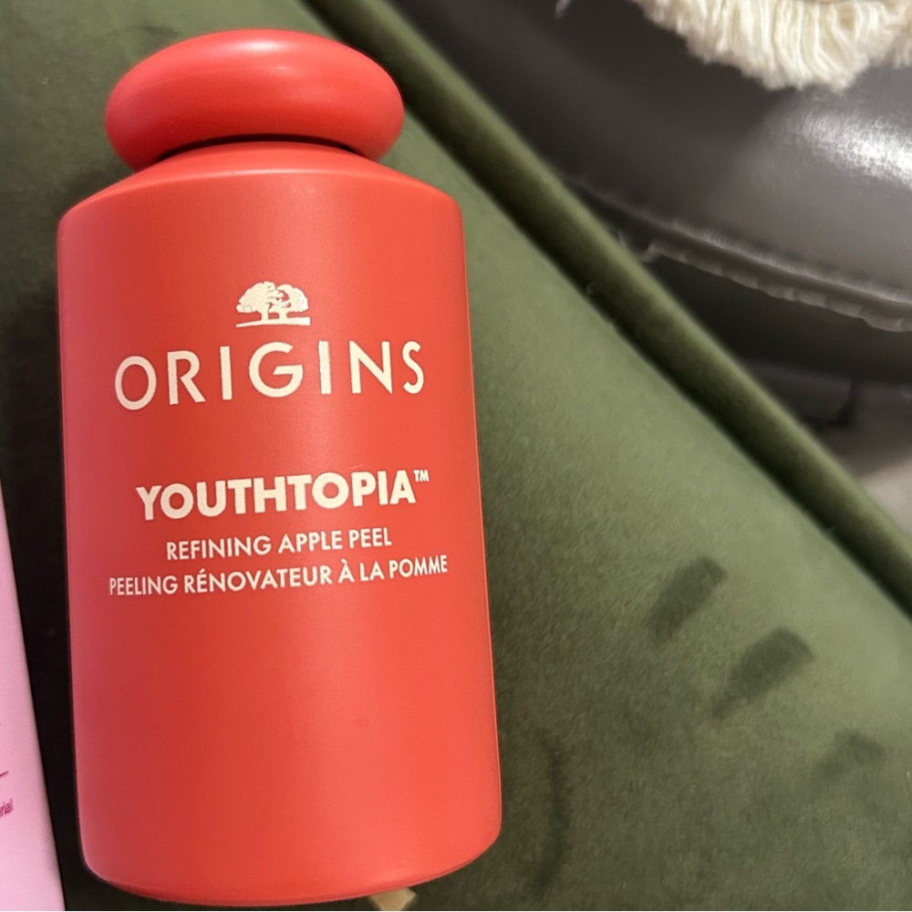 Origins Youthtopia Apple Peel in Bold Red